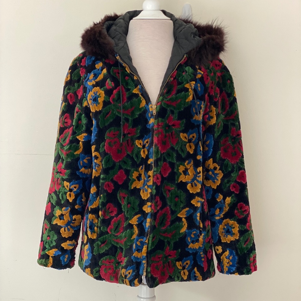 Vintage floral carpet coat with faux fur collar
